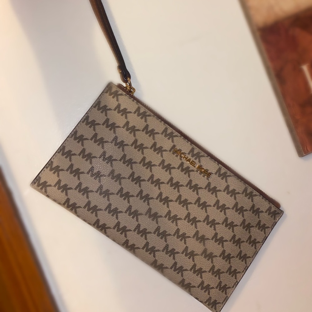 Wristlet